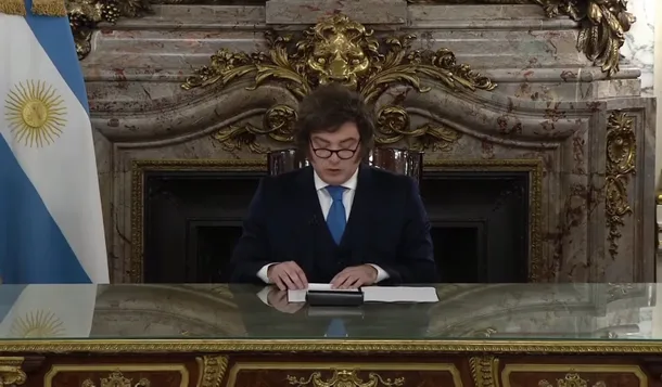 Imagen del presidente Javier Milei anunciando la reforma del Banco Central