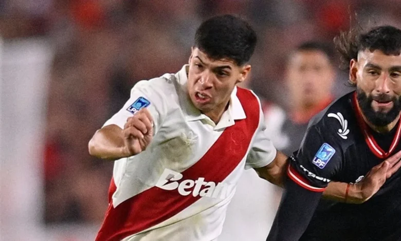 Nicolás Otamendi durante su debut con River Plate