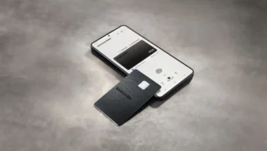 Imagen de la Samsung Galaxy Card con un diseño minimalista y la posibilidad de imprimir solo el nombre del titular