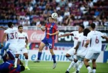 Imagen de los jugadores de Lanús y San Lorenzo en el campo de juego