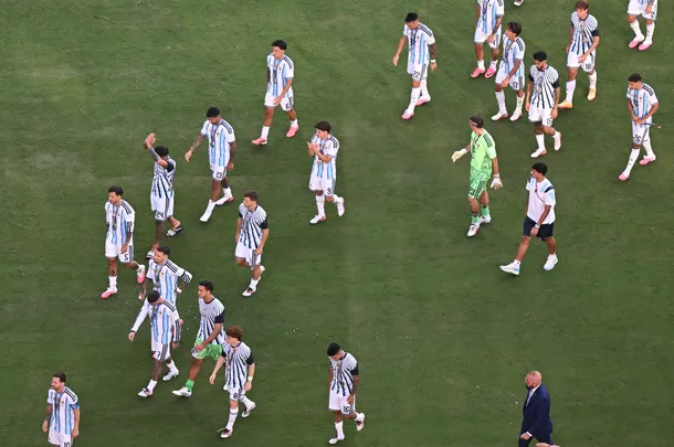 Jugadores de la Selección Argentina celebran su victoria