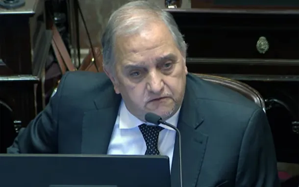 Selección Argentina desafía la prohibición del Ministerio de Seguridad con el trapo malvinero