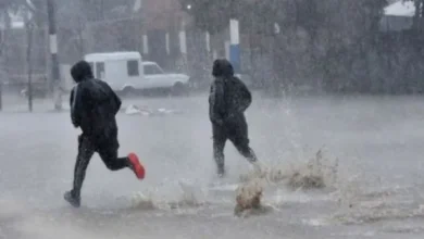 Imagen de tormenta en el AMBA con lluvia intensa y truenos