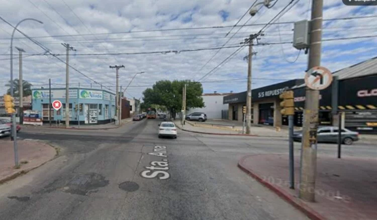 Calle Santa Ana cerrada por obras de Aguas Cordobesas en Córdoba