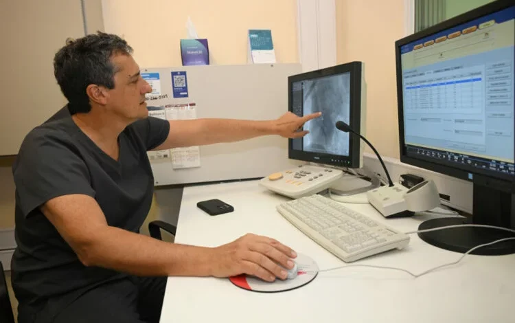 Un bebé prematuro con un stent bioabsorbible en la arteria aorta