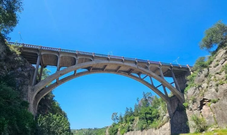 Puente del Embalse Río Tercero en obras de reparación