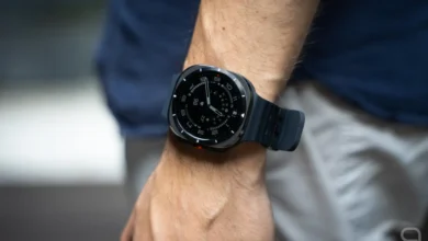 Galaxy Watch apagado mostrando mensaje de reinicio tras cambio de zona horaria