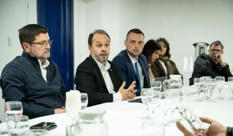 Reunión oficial en el EMFyC sobre la revisión de permisos de actividad nocturna en Córdoba