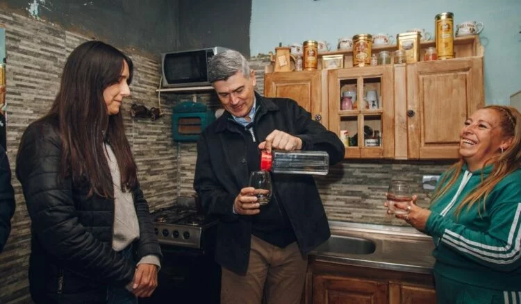 Intendente Daniel Passerini inaugura la red de agua potable en Villa Pigüé