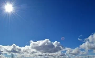 Cielo despejado sobre la ciudad de Córdoba al amanecer del domingo 30 de agosto