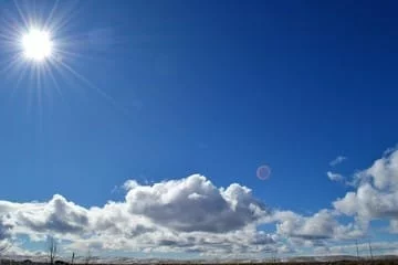 Cielo despejado sobre la ciudad de Córdoba al amanecer del domingo 30 de agosto