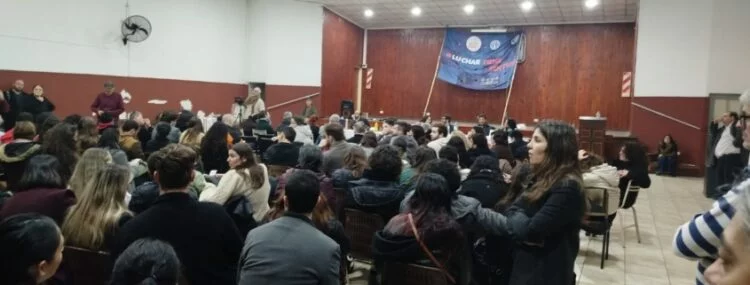 Tribunal Superior de Justicia de Córdoba entregando la propuesta salarial a los empleados judiciales