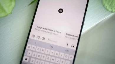 Captura de pantalla que muestra anuncios insertados en la interfaz de ChatGPT