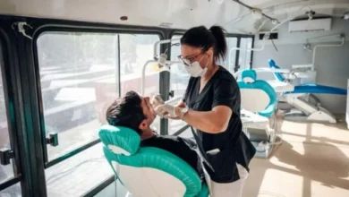 Imagen de una persona sonriendo con una boca saludable, representando la lucha contra el cáncer bucal