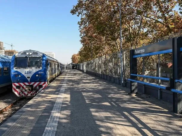 Tren San Martín en la estación de Retiro