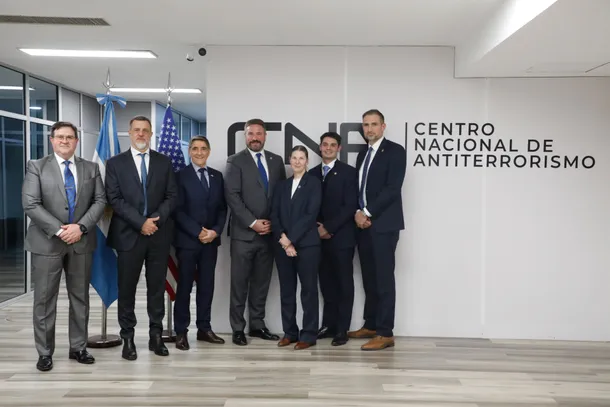 Agentes de la SIDE y el FBI trabajando juntos