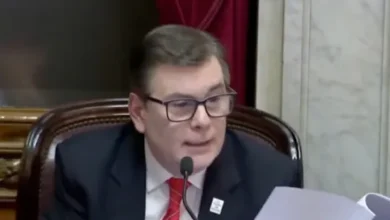 Senadores discutiendo la Ley de Propiedad Privada