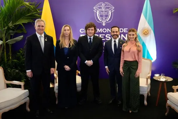 Javier Milei y Abelardo De la Espriella en la toma de posesión en Colombia