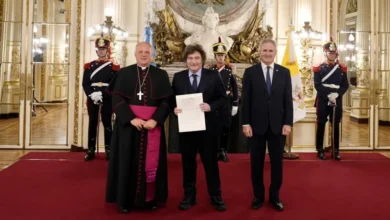 El presidente Javier Milei y el Nuncio Apostólico Monseñor Michael Wallace Banach se reúnen en Casa Rosada