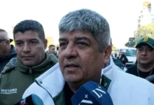 Pablo Moyano hablando con la prensa sobre el escándalo de su hermano