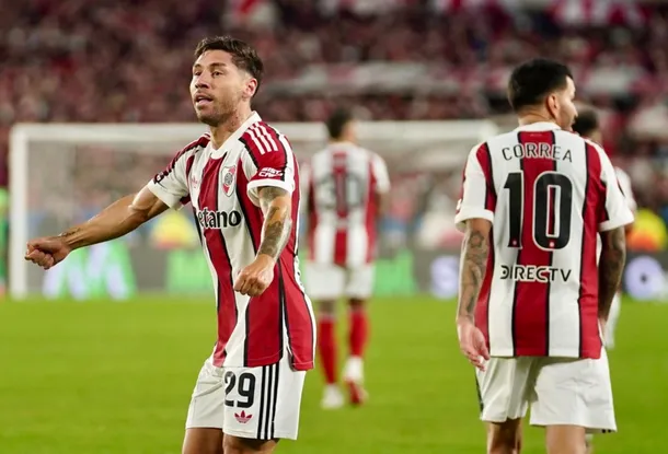 River Plate vs Argentinos Juniors, partido de fútbol en el Estadio Monumental