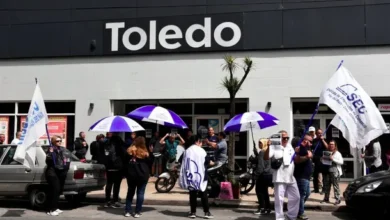 Foto de una sucursal de supermercados cerrada
