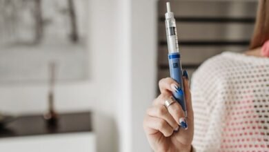 Caja de Ozempic con etiqueta que advierte sobre riesgo ocular de pérdida de visión
