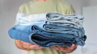Estudiante con jeans sin lavar durante 15 meses