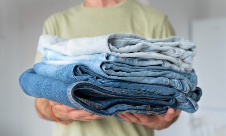 Estudiante con jeans sin lavar durante 15 meses