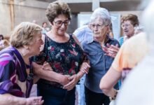 Personas mayores en Galicia que ilustran la alta concentración de centenarios en la región