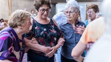 Personas mayores en Galicia que ilustran la alta concentración de centenarios en la región