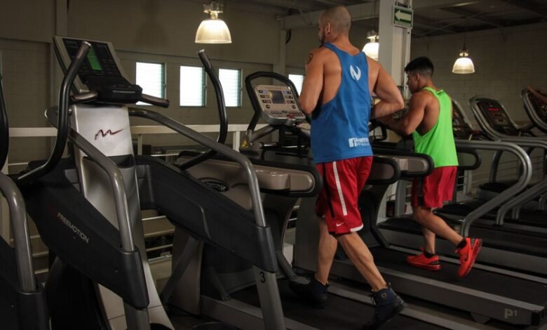 Personas entrenando en un gimnasio de Córdoba