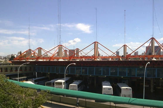 Reunión de dirigentes de Aoita y cámaras empresarias firmando el acuerdo salarial provisional