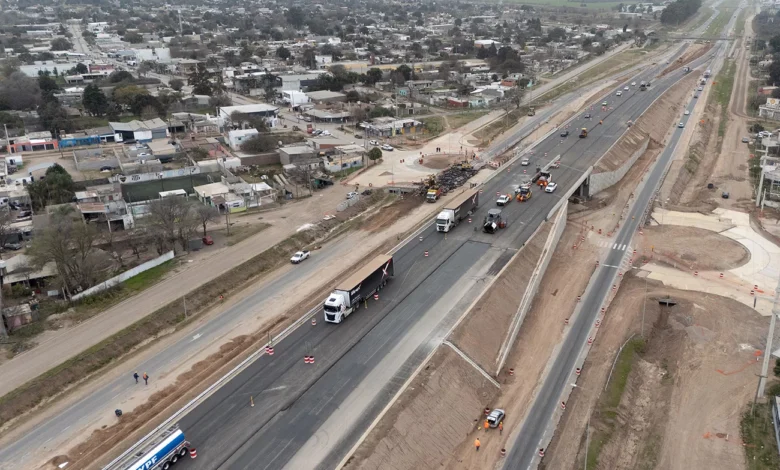 Vista del altonivel en construcción sobre la Ruta 19, zona de Malvinas Argentinas