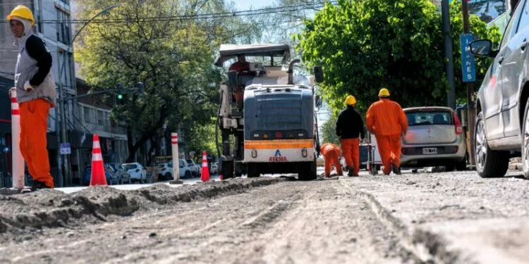 Obra de asfalto en la avenida Vélez Sarsfield, Córdoba