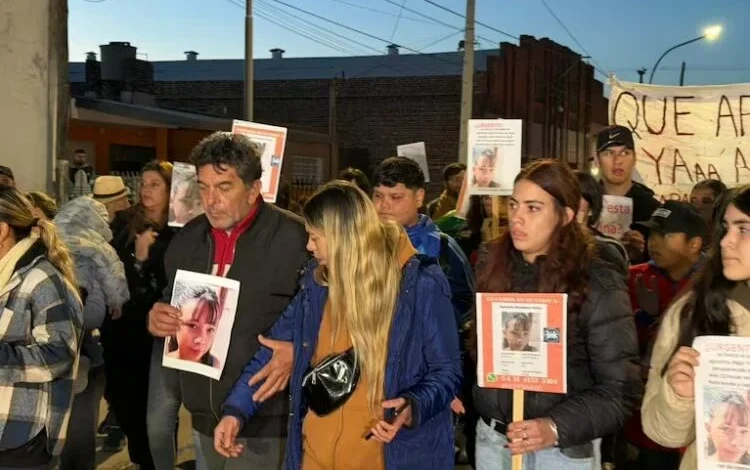 Familia de Agostina Vega en la marcha por la investigación del femicidio en Córdoba