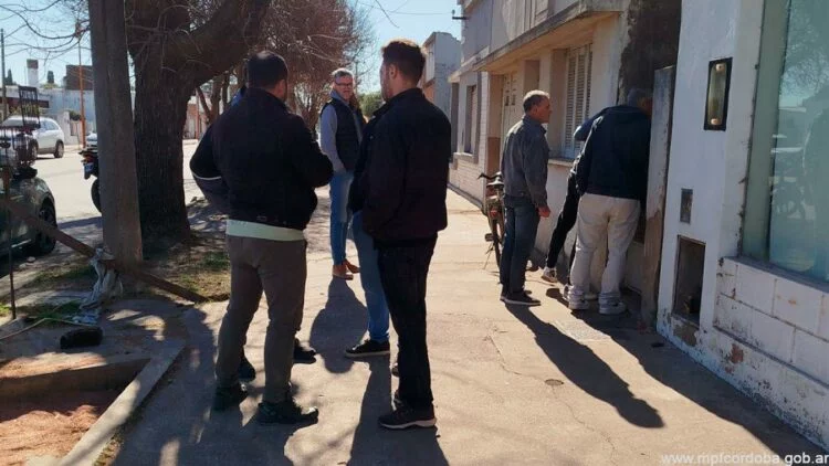 David Jesús Rivero siendo trasladado a la cárcel tras sentencia por el asesinato de Norberto Martella, calesitero de Corral de Bustos