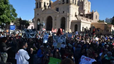 Manifestación en Plaza San Martín, Córdoba, exigiendo la prórroga de la Emergencia en Discapacidad