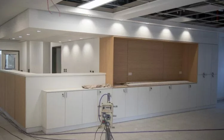Obra en fase final del Hospital Príncipe de Asturias en el barrio Villa El Libertador
