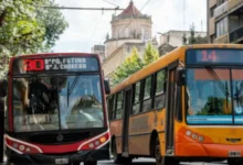 Colectivo detenido en la avenida principal de Córdoba durante la asamblea de UTA
