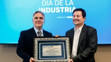 Gobernador Martín Llaryora anunciando la ampliación del régimen Ingresos Brutos Cero en la sede de la UIC