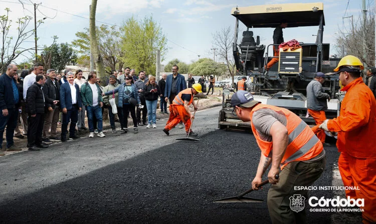 Obras de pavimentación y red cloacal en el barrio Policial 16 de Noviembre, Córdoba