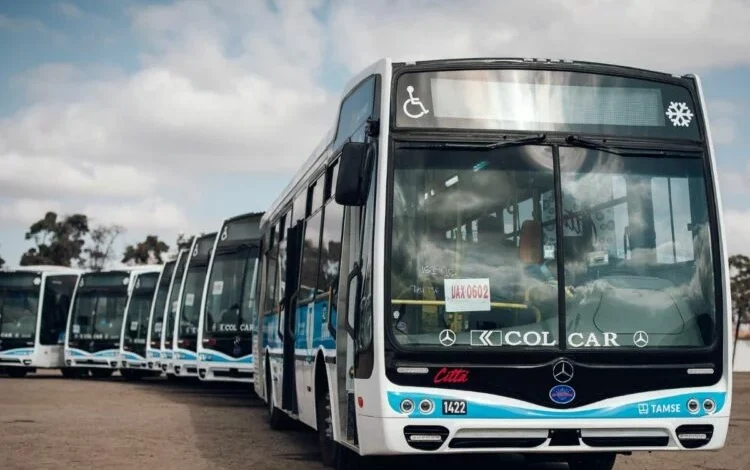 Conductores de ómnibus de Córdoba celebrando el nuevo acuerdo salarial
