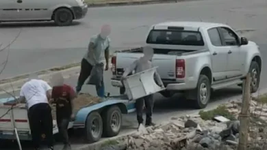 Policía confisca camioneta con basura en la intersección Roque Arias y García Martínez, Córdoba