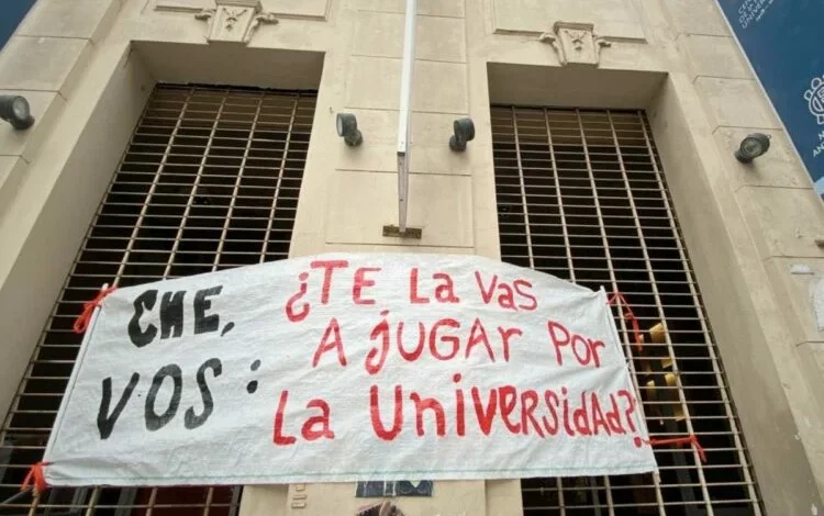 Manifestantes de la Universidad Nacional de Córdoba durante la paralización de octubre 2024
