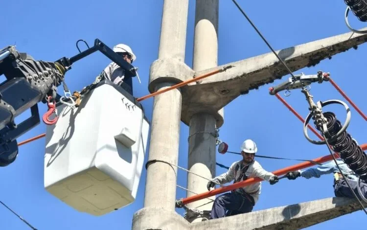 Pantalla de la aplicación móvil Energía Collect mostrando el mapa de la red eléctrica de Córdoba