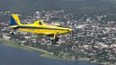 Avión hidrante AT-802 sobre la provincia de Córdoba durante operativo contra incendios