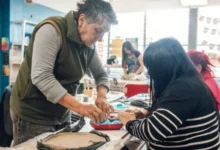 Mujeres trabajando en cerámica en el Parque Educativo Norte de Córdoba