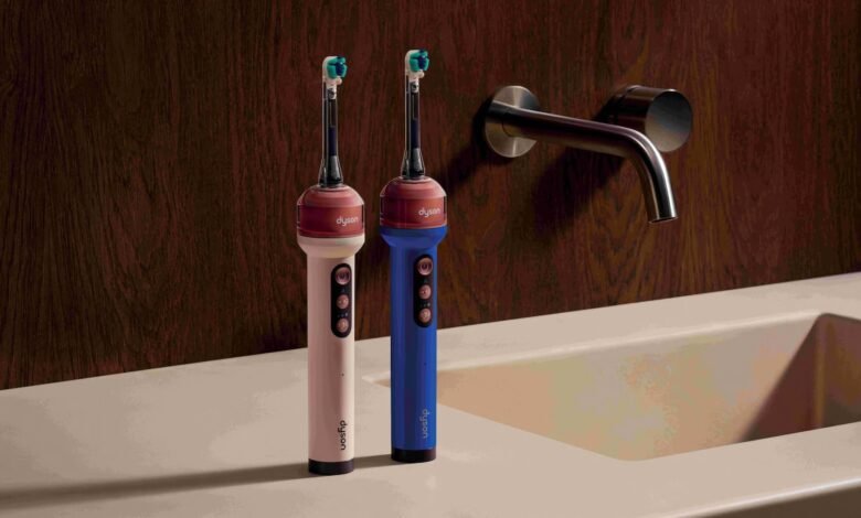 Cepillo eléctrico Dyson CameraJet con cámara integrada y depósito de irrigación