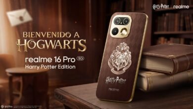Caja del realme 16 Pro Harry Potter Edition con diseño de baúl de Hogwarts y accesorios temáticos